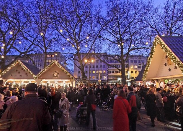 Köln Neumarkt Foto  Oli Opper